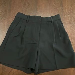 Aritzia Effortless Shorts 5”